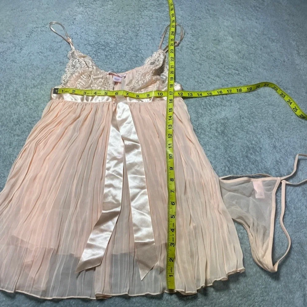 Victoria's Secret Womens M Babydoll Set Pleated Lace Peach 2pc Lingerie NWOT